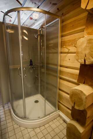 Лоджи Arctic Circle Wilderness Resort Викаярви Стандартный двухместный номер с 2 отдельными кроватями и общей ванной комнатой-2