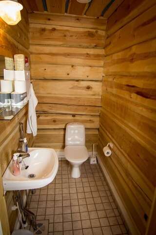 Лоджи Arctic Circle Wilderness Resort Викаярви Стандартный двухместный номер с 2 отдельными кроватями и общей ванной комнатой-4